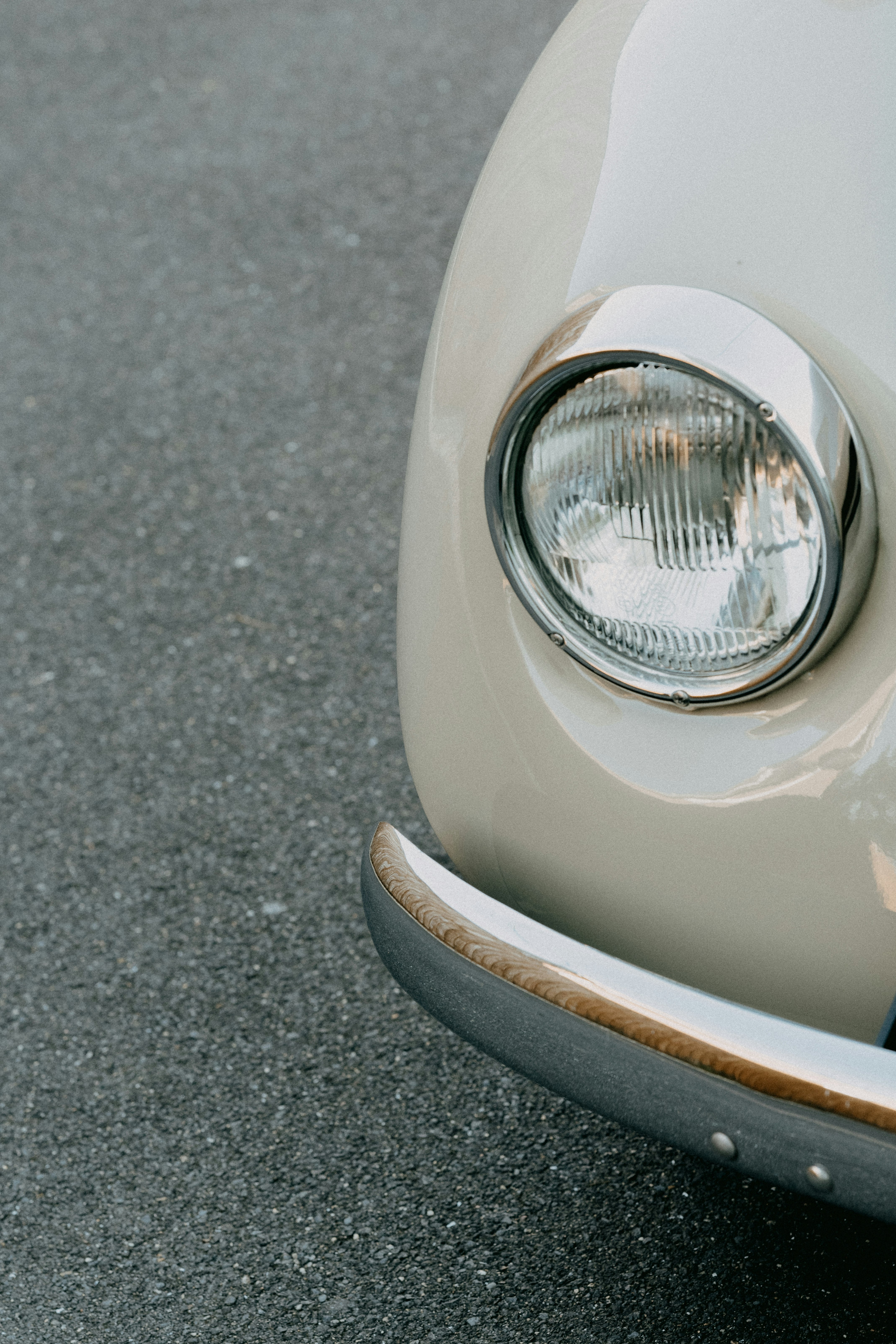 white car with silver headlight